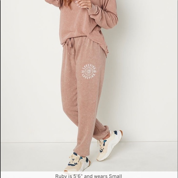 Vs pink classic pant off the shoulder crew stucco beige wash heritage logo - Picture 2 of 12